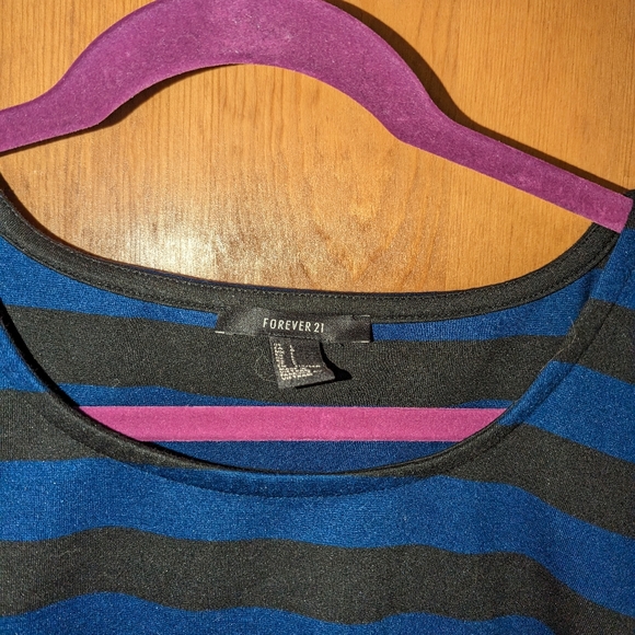 🔴Forever 21 Stripped Crop top🔴 - Picture 4 of 4